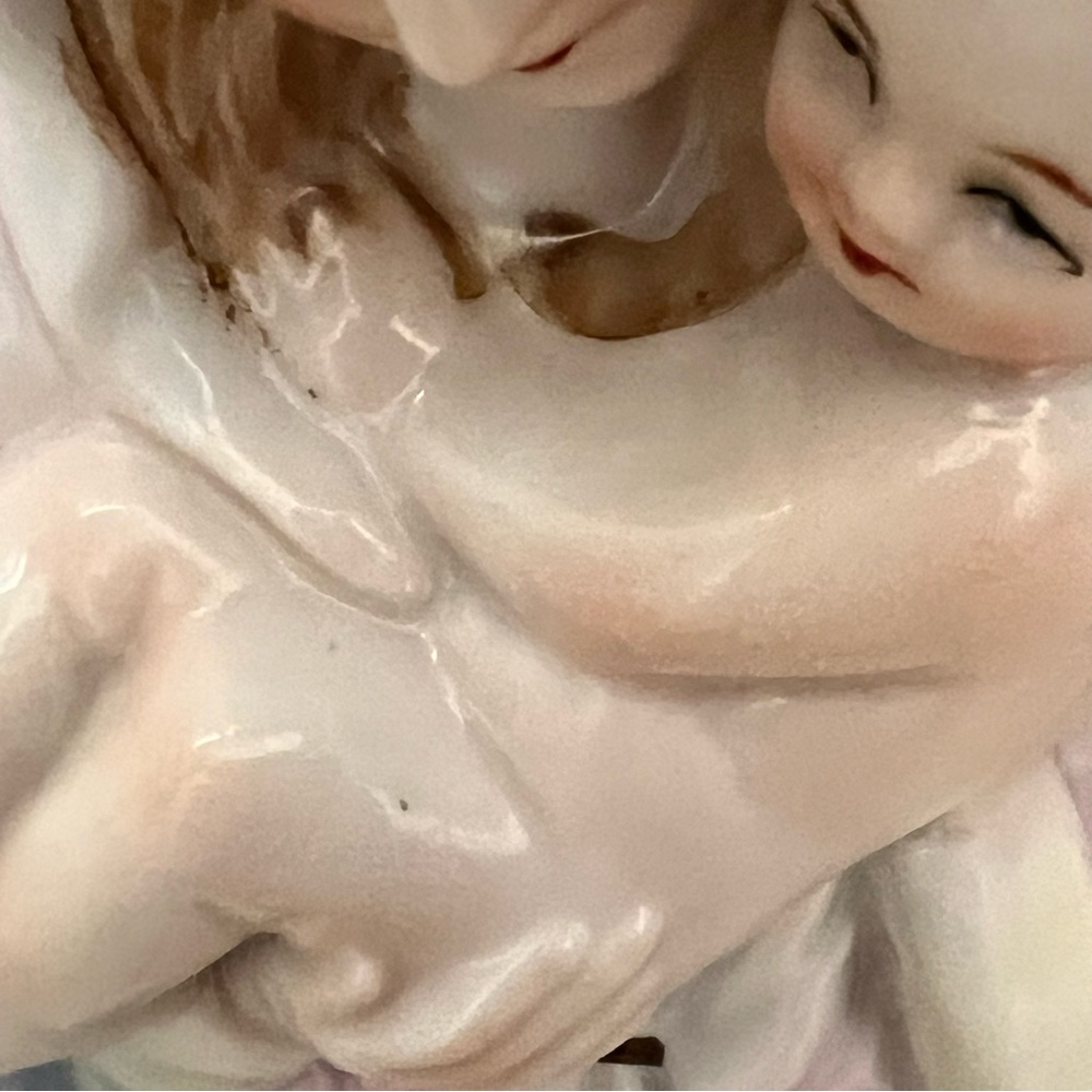 Virgin Mary & Child Statue - Picture 9 of 13